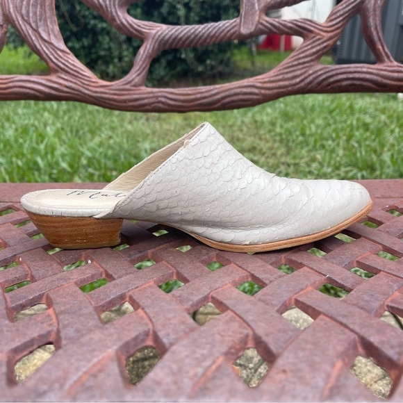 💋MATISSE Clover Taupe Leather Croc Skin Slip On Stacked Wood Heel Mules - Picture 4 of 16